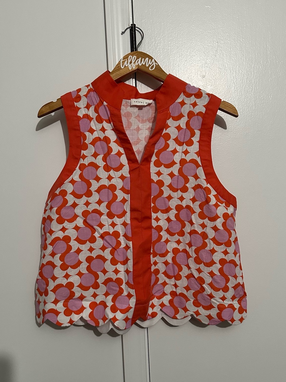 entro Red & Pink Geometric Scallop Hem Sleeveless Top